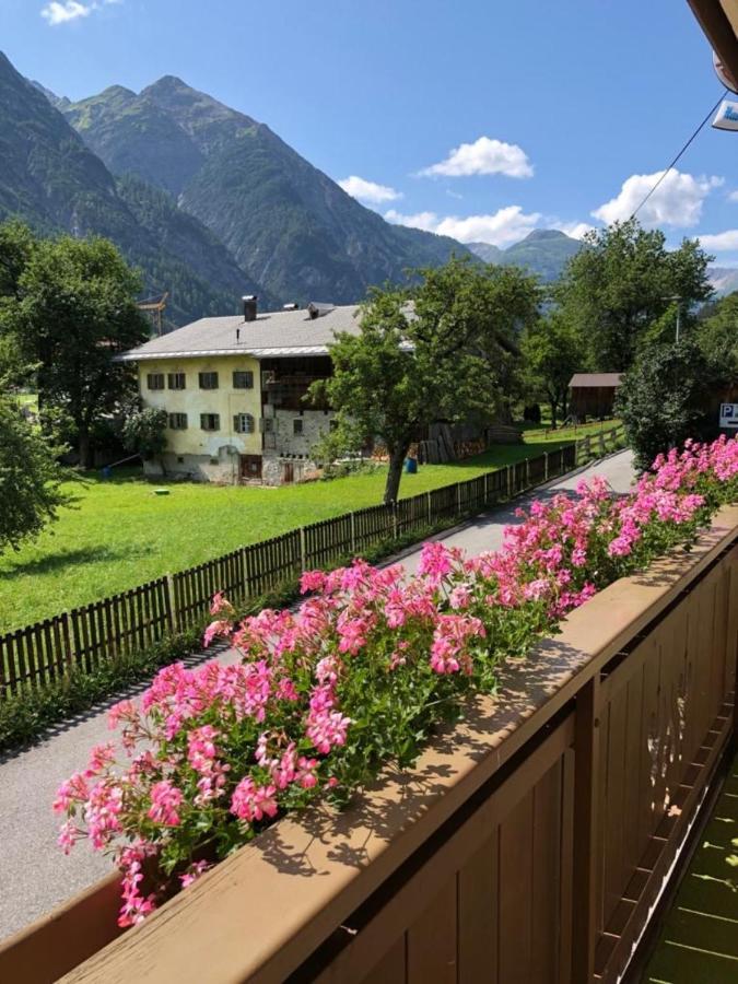 Pension & Ferienwohnungen Haus Edelweiss Holzgau Kültér fotó